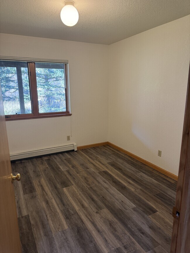 Building Photo - 2500 Kinnickinnick Rd