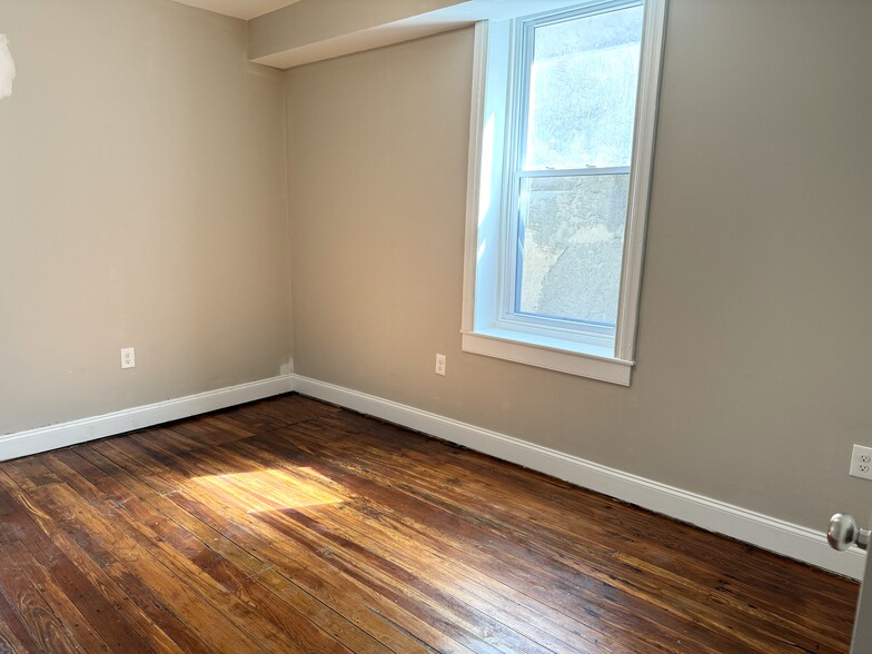 master bedroom - 4331 Main St