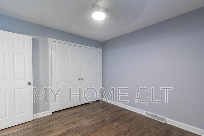 Building Photo - 3331 Erskine Dr
