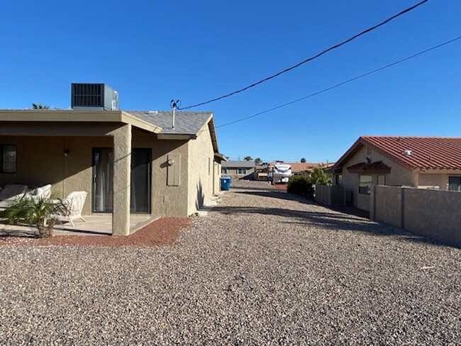 Building Photo - LONG TERM! NICE, CLEAN, 2br/2ba, SPLIT FLO...