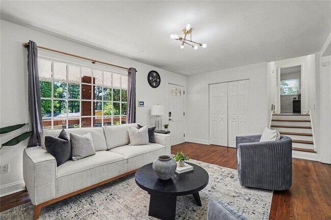 Building Photo - 2637 Casher Dr