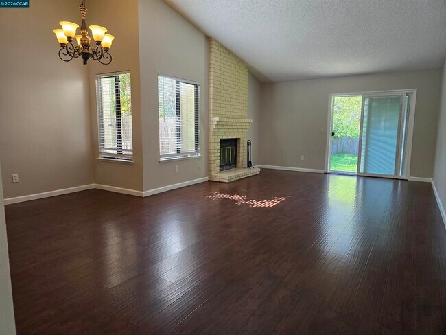 Building Photo - 155 Dartford St