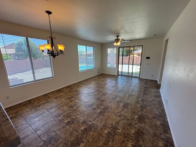 Building Photo - 4133 E Cherry Hills Dr