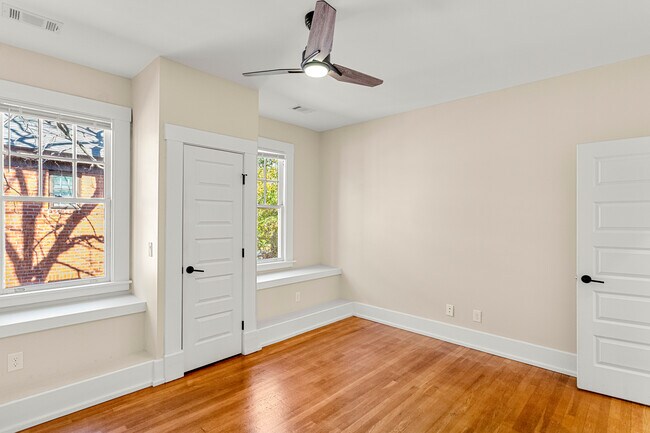 Building Photo - 123 E 55th St