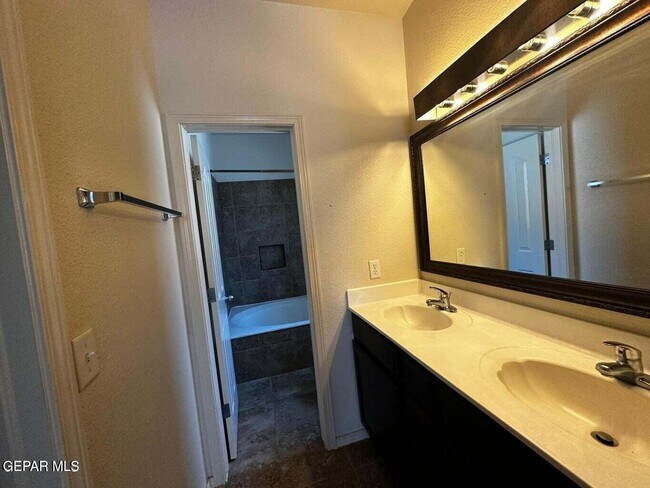 Building Photo - 5017 Lone Cactus Ct
