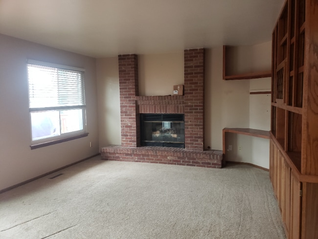 Building Photo - 2043 E Nichols Dr