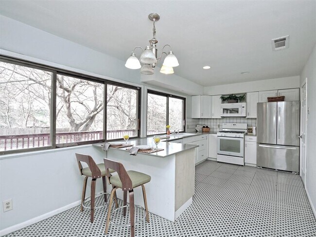 Building Photo - 6501 Highpoint Cove