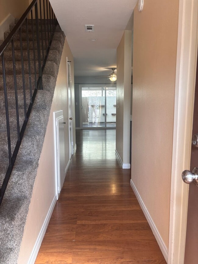 Building Photo - TWO-STORY TOWNHOME FOR RENT IN CLAIREMONT - 2BD/1.5BA - ONLY $3,045/MO