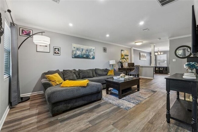 Building Photo - 135 N River Dr