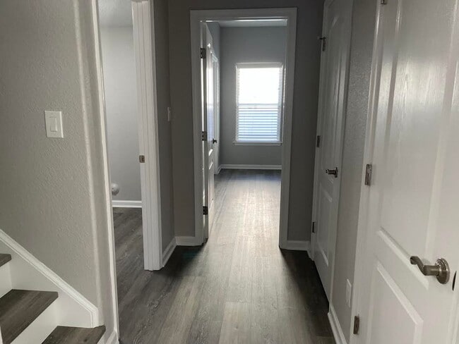 Building Photo - Woodbridge Pointe