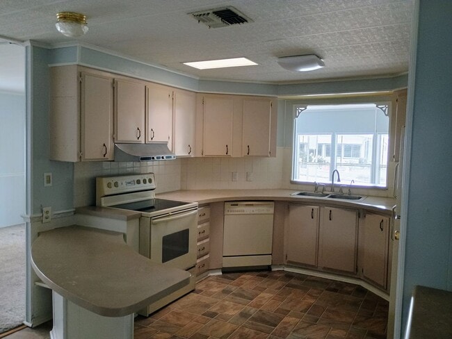 Building Photo - 2 Bedroom 2 bathroom