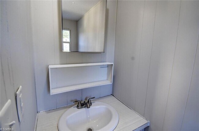 Building Photo - 5626 Spainhour St