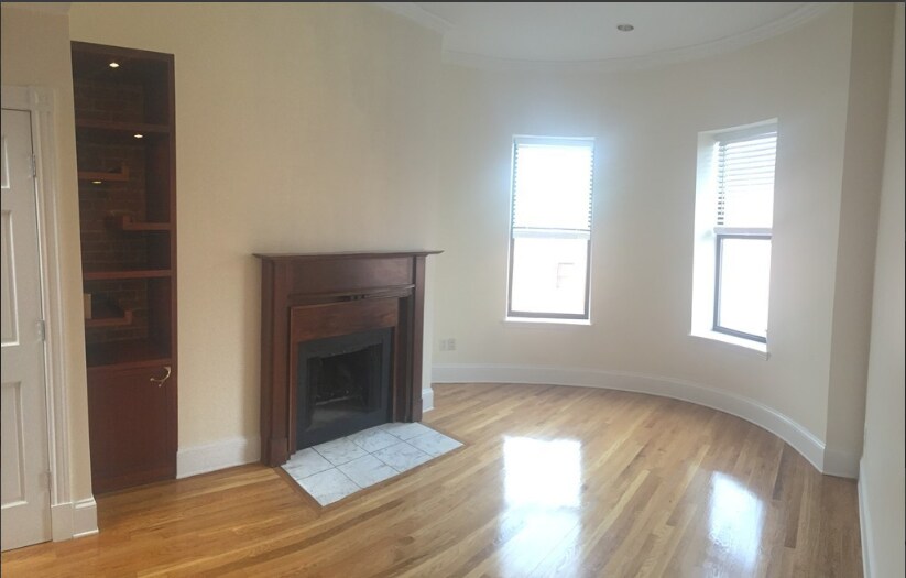 Primary Photo - 28 Symphony Rd