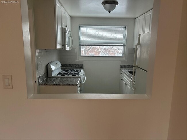 Building Photo - 15 Schenck Ave