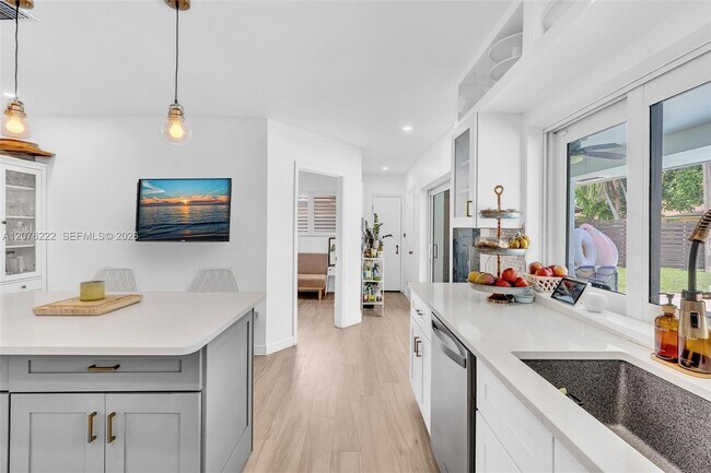 Building Photo - 101 SW 75th Ave