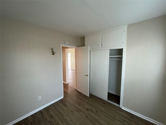 Building Photo - 936 W Foothill Blvd