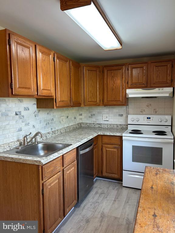 Building Photo - 1005 Weller Ave