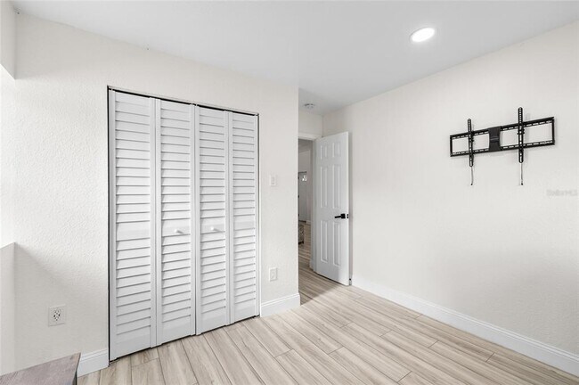 Building Photo - 4920 30th Ave N