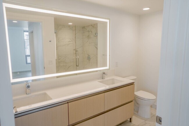 Building Photo - 2Bd/2Ba Seattle Apartment