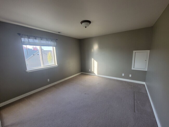 Building Photo - 3BR/2.5BA Home Near River – Stamped Patio,...