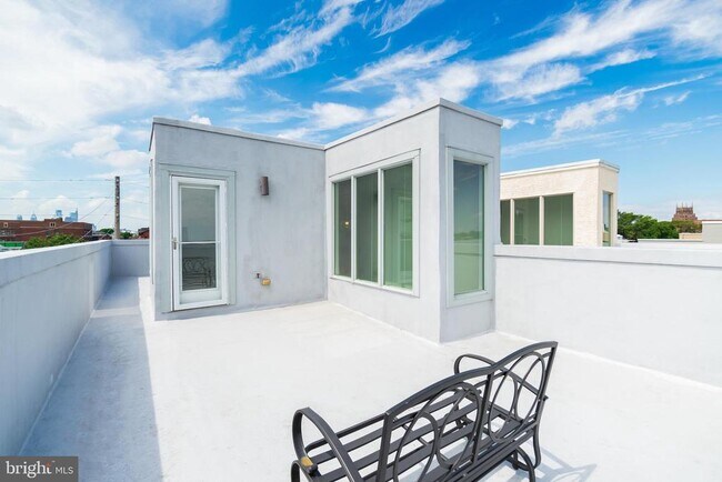 Building Photo - 2029 E Huntingdon St