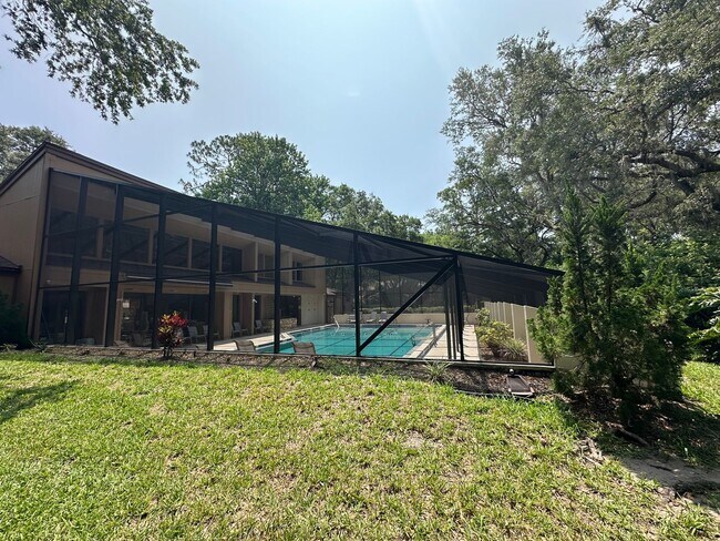 Building Photo - Lovely 2 Bedroom 2 Full bath Condo in the ...