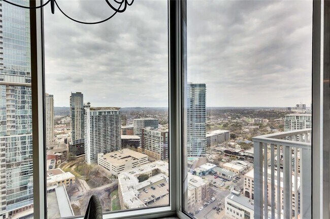 Building Photo - 360 Nueces St