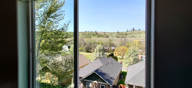 Building Photo - 2539 Jordan St