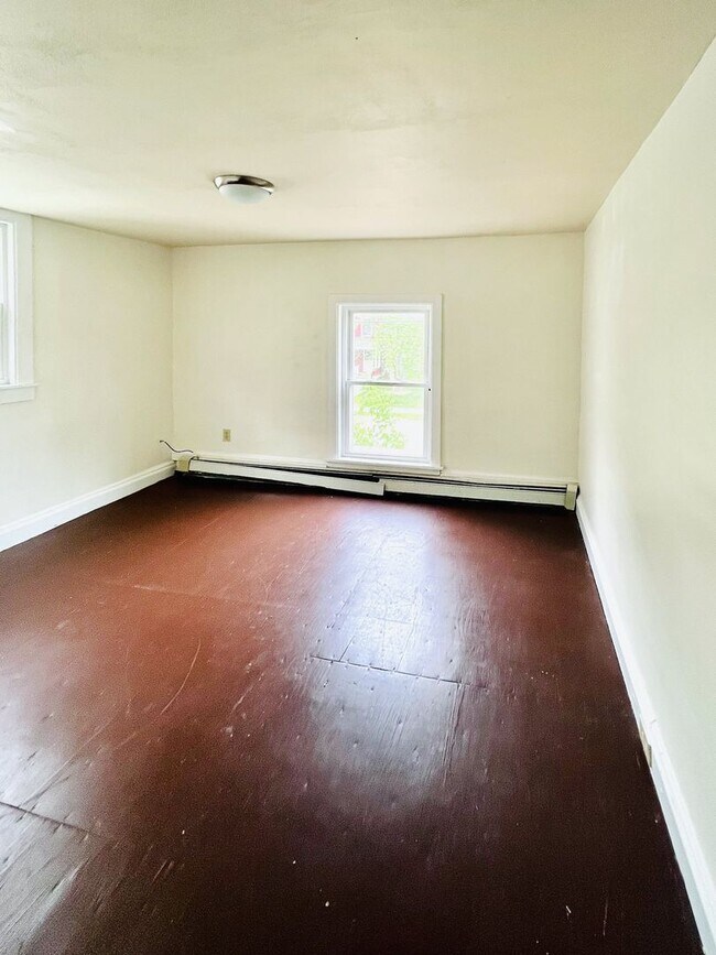 Building Photo - 5 Bedroom, 1.5 Bath Home near UVM (312 Col...