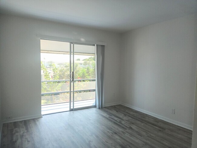 Building Photo - 640 SE 2nd Ave