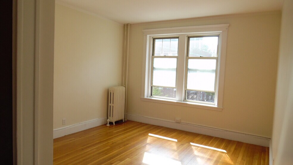 Building Photo - 86 Maple St