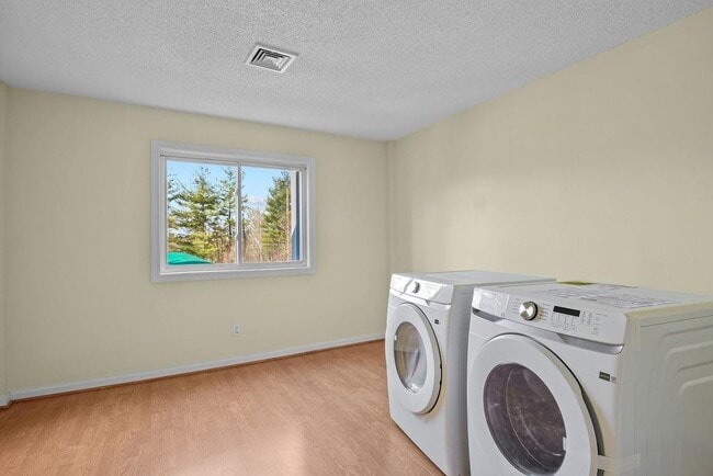 Building Photo - 31 Devereux Ave