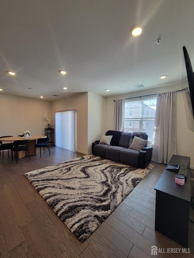 Building Photo - 231 Lorhan Dr