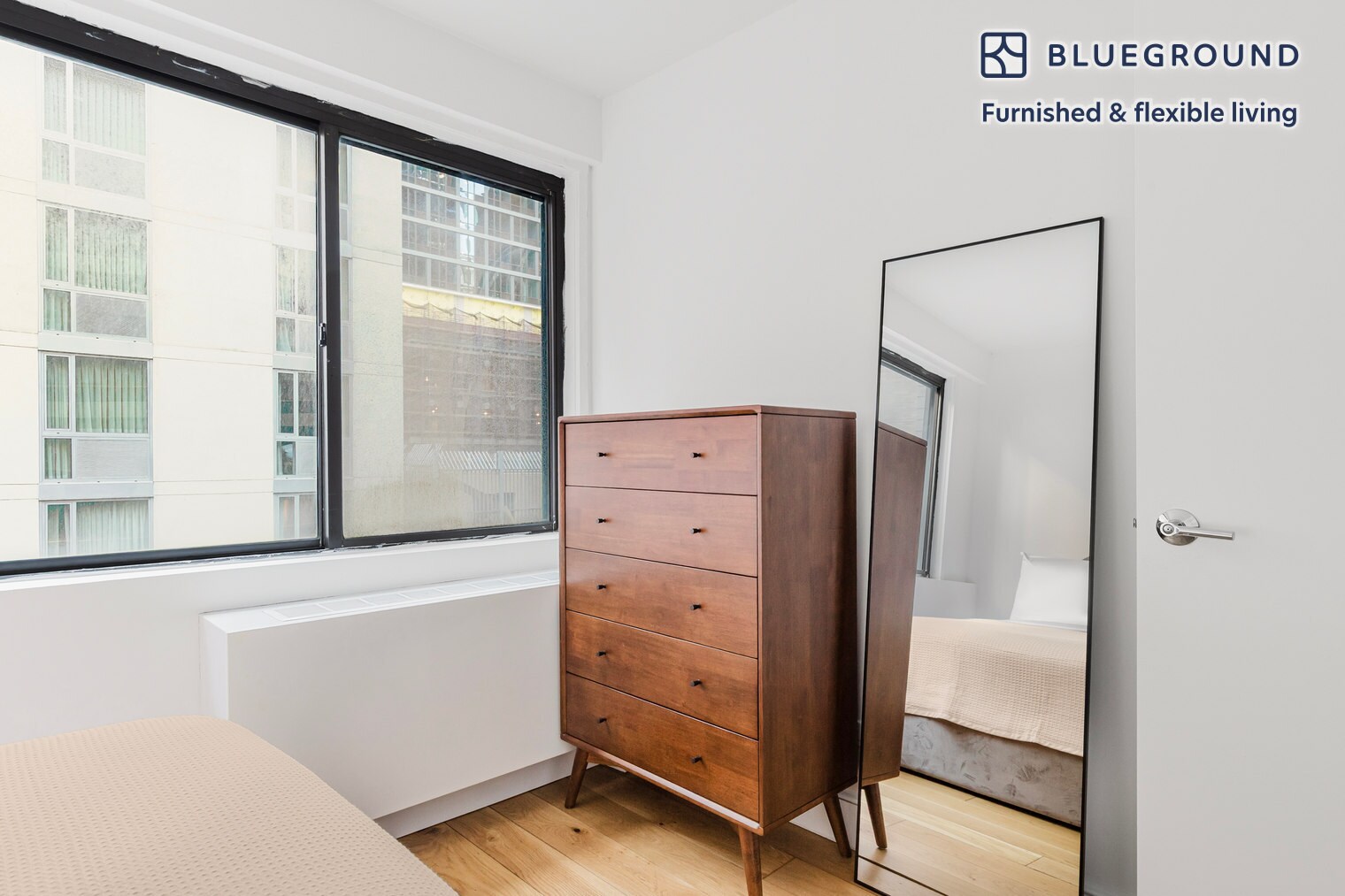 Building Photo - 230 E 44th St