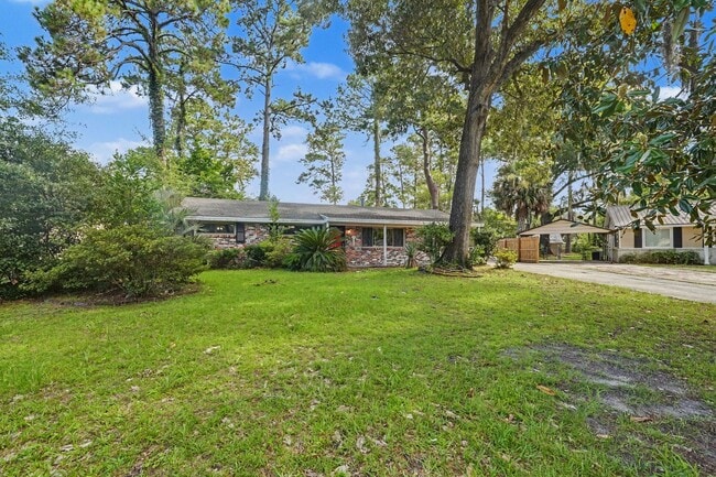 Building Photo - 18 Silverstone Cir