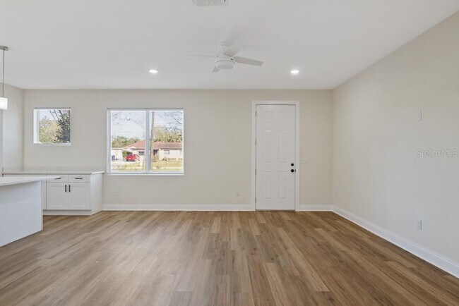 Building Photo - 4206 N Manhattan Ave