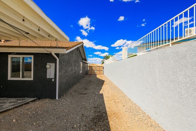 Building Photo - 3260 Silversmith Dr