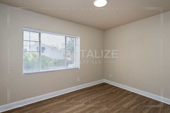 Building Photo - 1704 McGill Ave