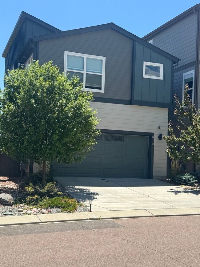 Building Photo - SUMMER MOVE IN SPECIAL AUGUST 2026!