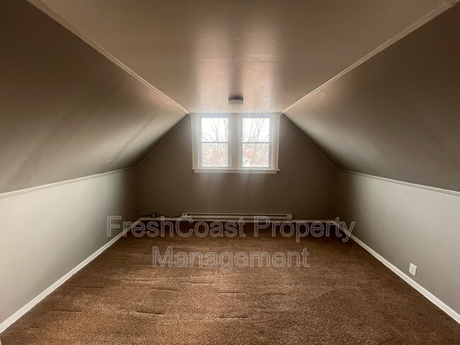 Building Photo - 3402 E 145th St