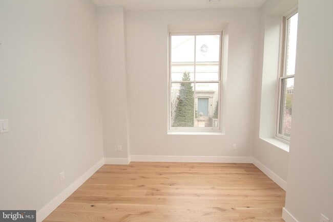 Building Photo - 220 S 3rd St