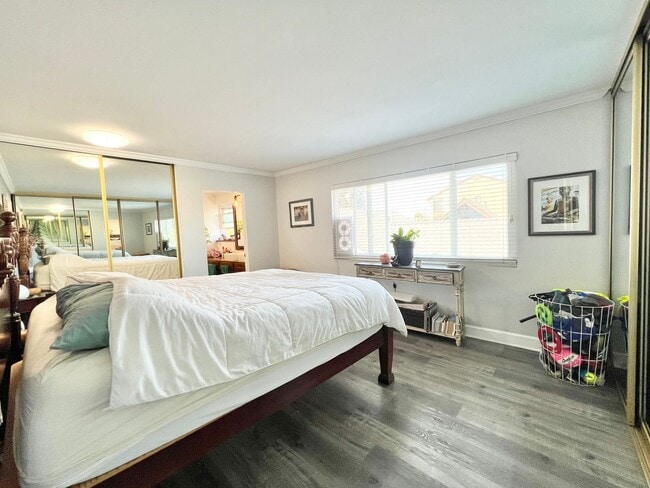 Building Photo - 2 Bed, 2 Bath Condo Near Retro Row!