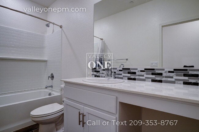 Building Photo - LIKE-NEW SOLAR POWERED HOME, BUILT 2022