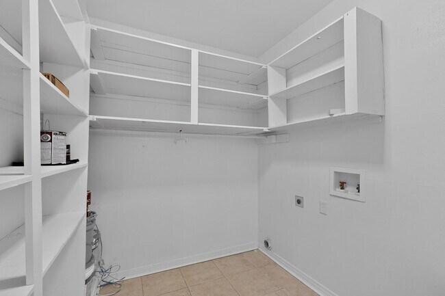 Building Photo - 4812 Wateka Dr