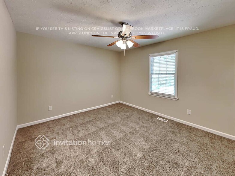 Building Photo - 8594 Autumn Leaf Dr