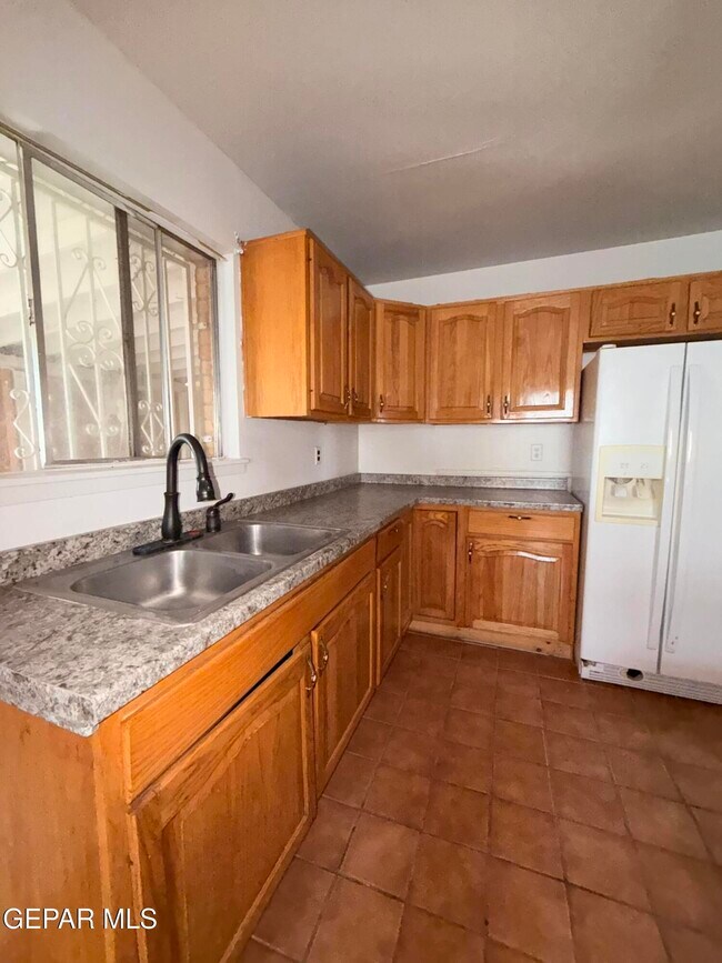 Building Photo - 5313 Tropicana Ave