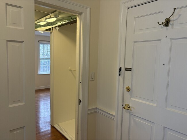 Building Photo - 700 Steamboat Rd