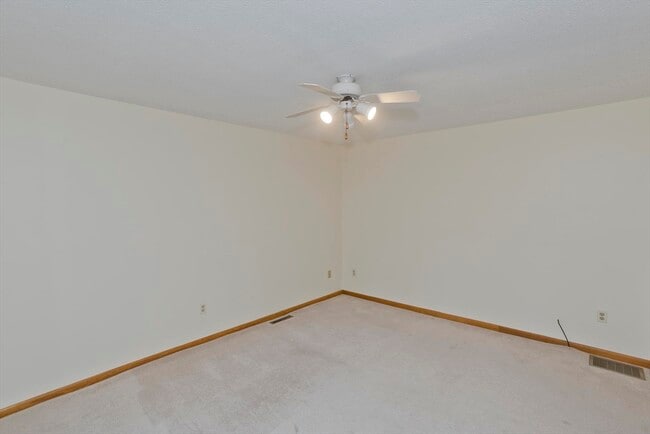 Building Photo - 27 Bunker Cir