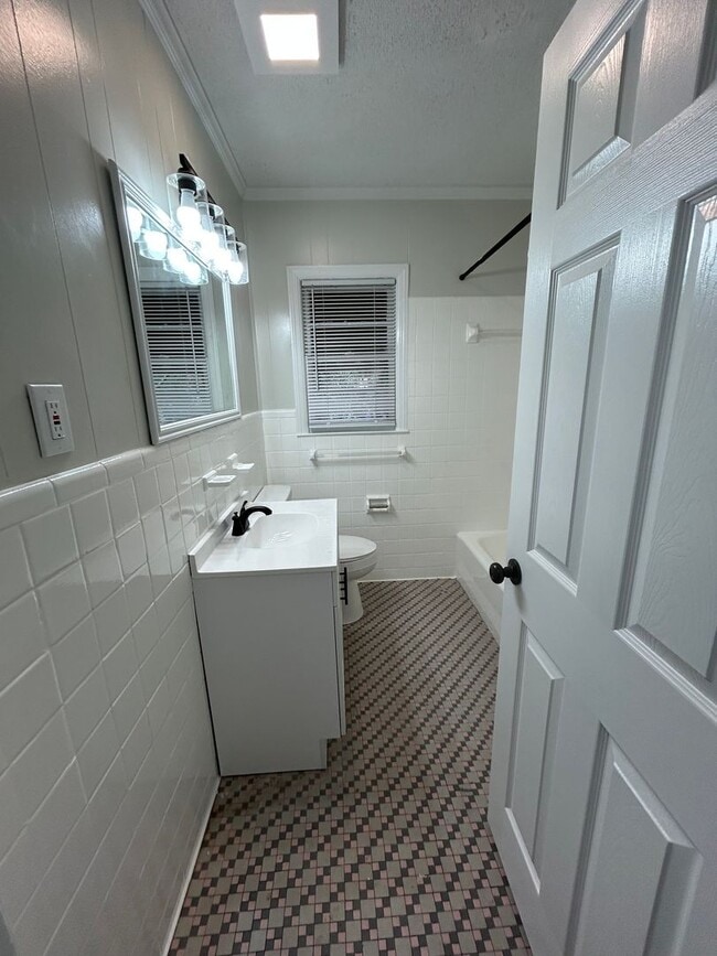 Building Photo - Beautiful home available now!!!