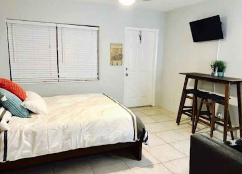 Building Photo - 23 NE 23rd Ave